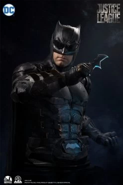 DC Comics: Justice League – Batman Tactical Batsuit 1:1 Scale Bust