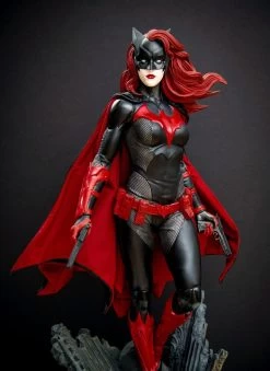 DC Comics: Batwoman Premium Statue