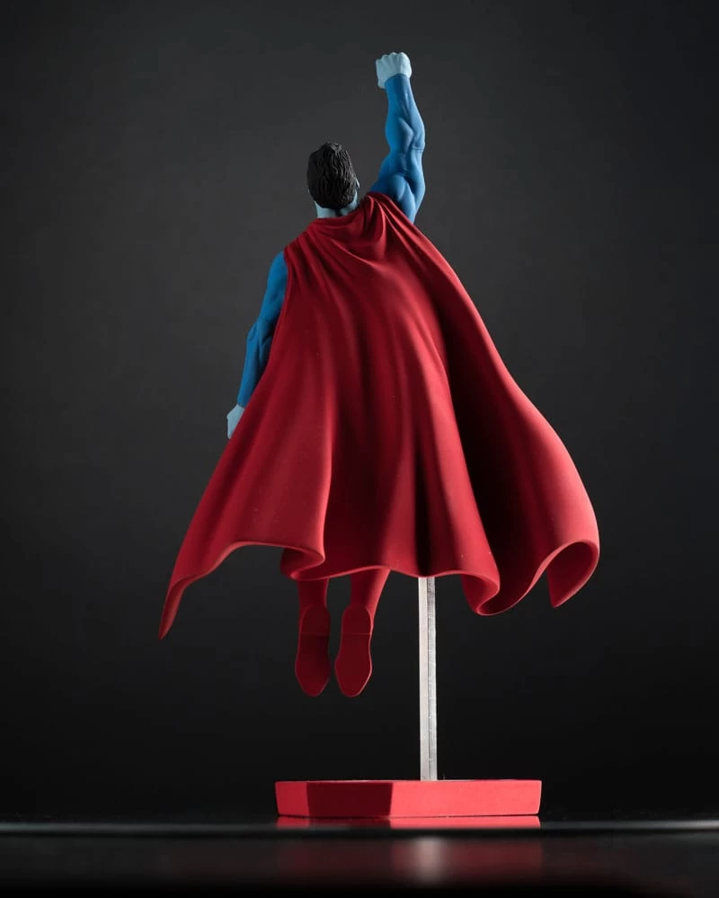 DC Direct Statue 1/10 Superman Red And Blue: Superman By Gary Frank Limited Edition 26 Cm 6 DC Direct Statue 1/10 Superman Red And Blue: Superman By Gary Frank Limited Edition 26 Cm – Bild 4