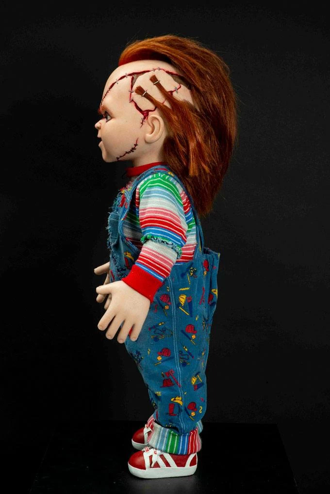 Chuckys Baby Prop Replik 1/1 Chucky Puppe 76 Cm 5 Chuckys Baby Prop Replik 1/1 Chucky Puppe 76 Cm – Bild 4